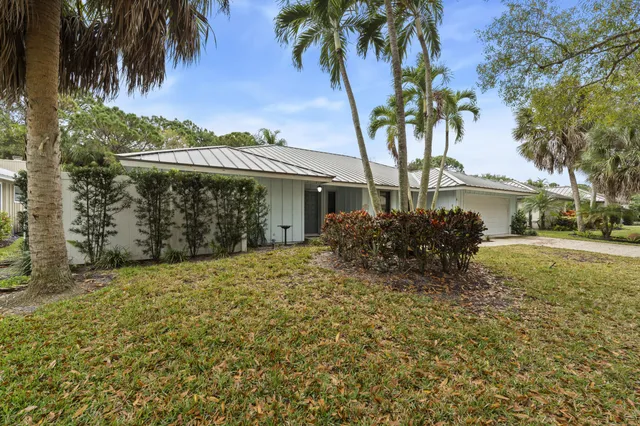 $600,000 | 18861 Misty Lake Drive, Jupiter, FL 33458