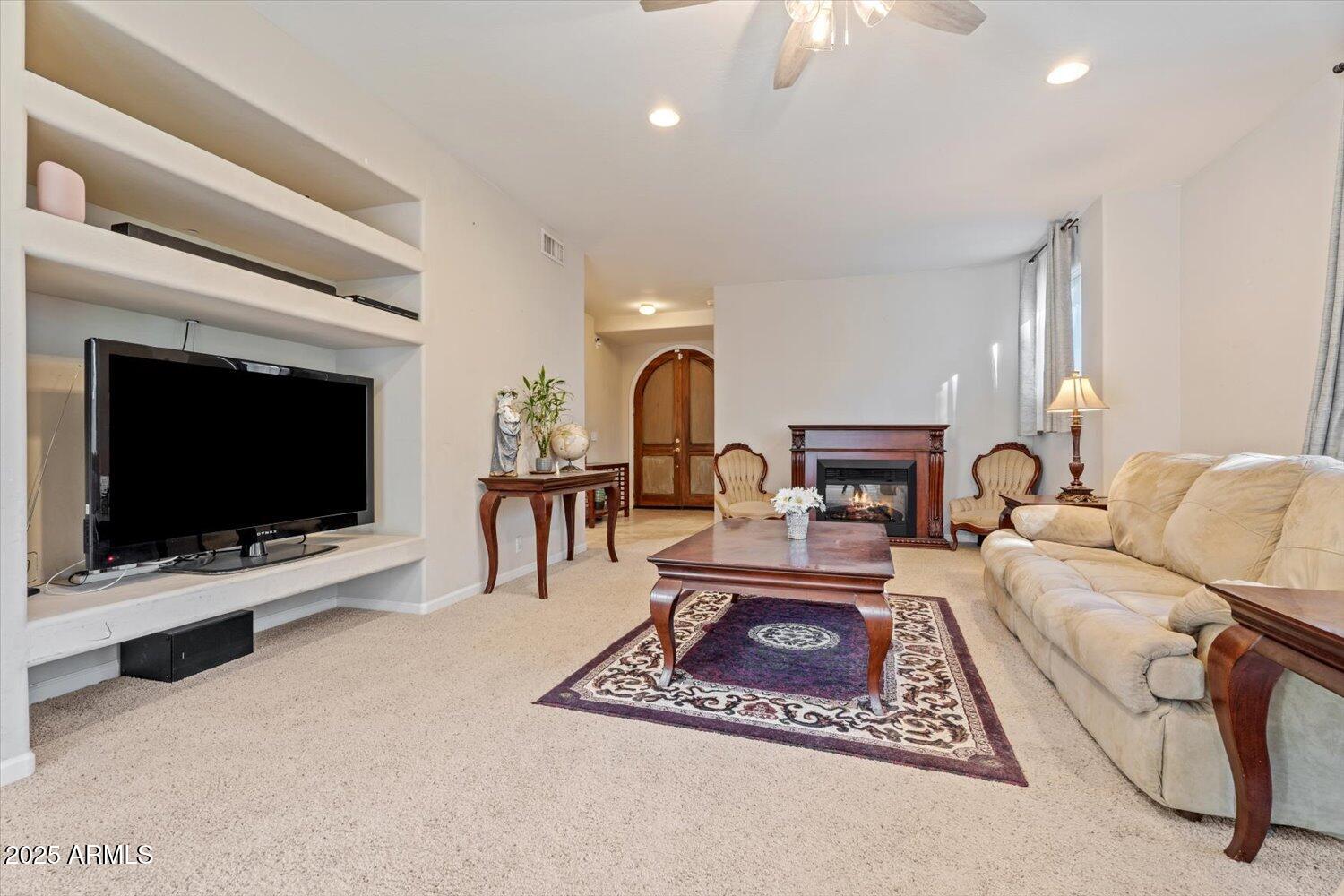 6002 North 5th Place Phoenix, AZ 85014 - Photo 6 of 26 living room