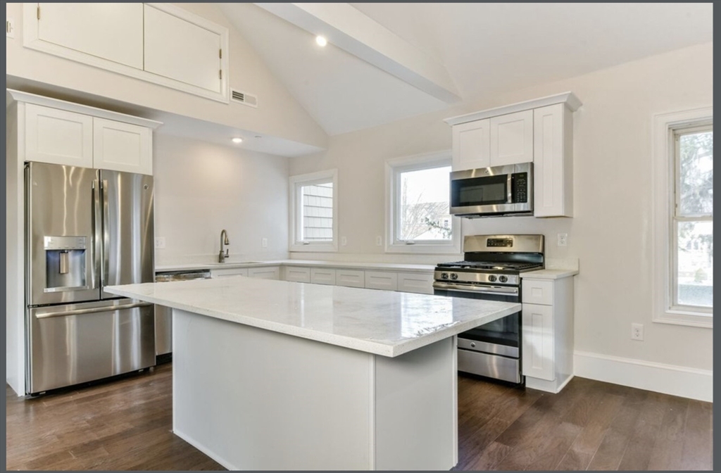 37 Walnut Place, Unit 3 Newton, MA 02460 - Photo 3 of 16