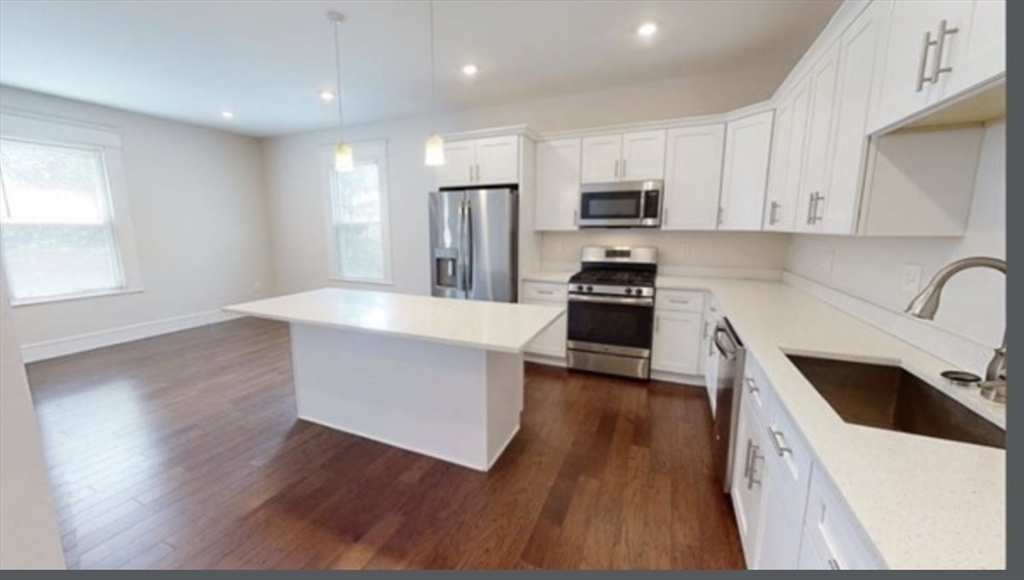 37 Walnut Place, Unit 3 Newton, MA 02460 - Photo 4 of 16