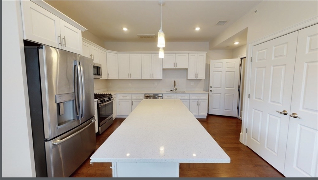 37 Walnut Place, Unit 3 Newton, MA 02460 - Photo 5 of 16