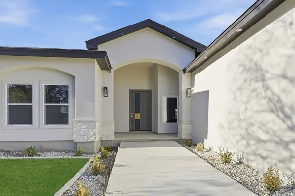 $460,000 | 7801 Yellow Bark Boulevard, Selma, TX 78154