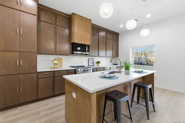 $460,000 | 7801 Yellow Bark Boulevard, Selma, TX 78154