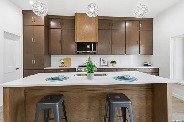 $460,000 | 7801 Yellow Bark Boulevard, Selma, TX 78154