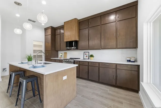 $499,000 | 7801 Yellow Bark Boulevard, Selma, TX 78154