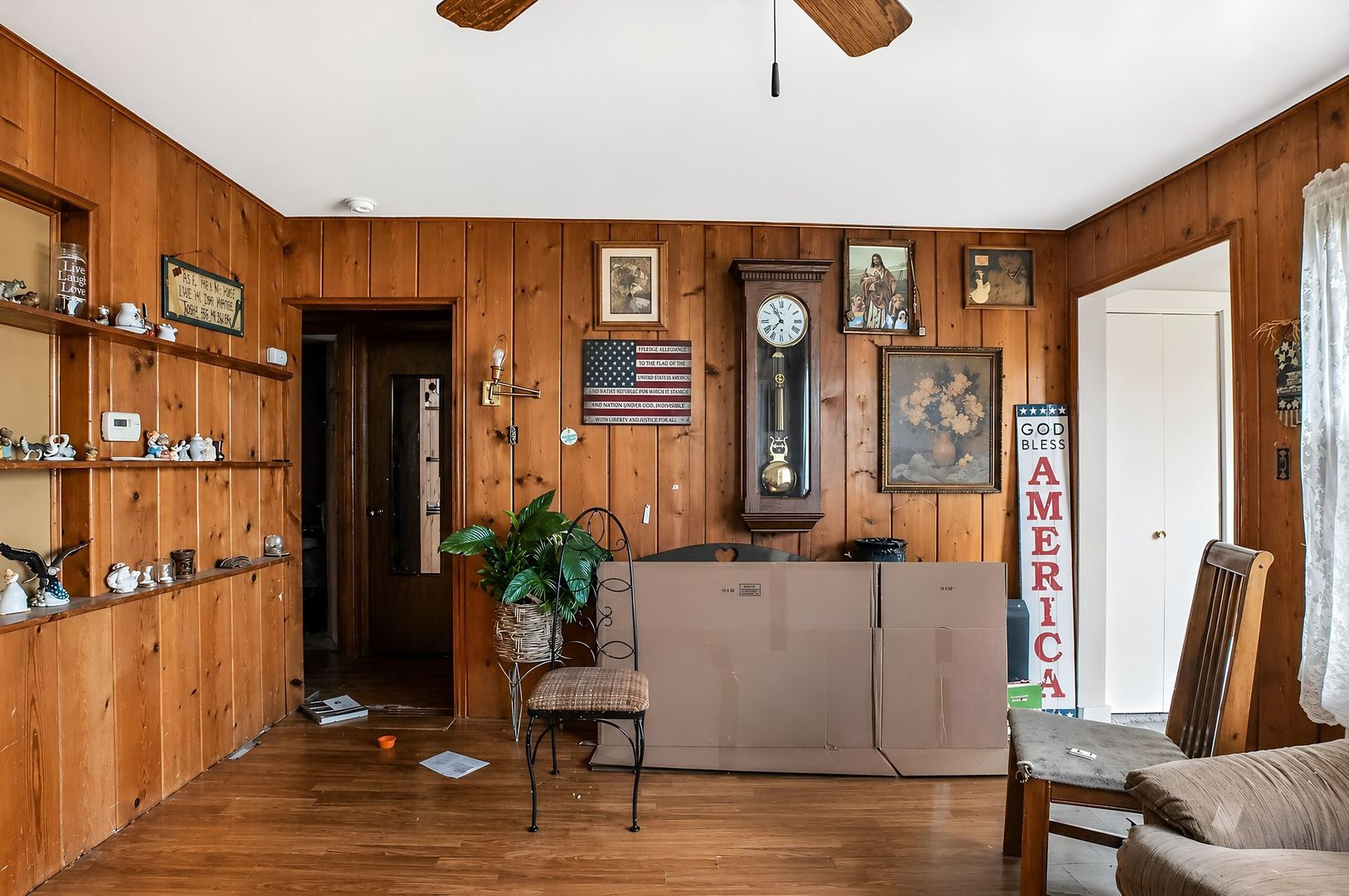 1622 Chicago Street Dixon, IL 61021 - Photo 3 of 31 a living room with furniture and a potted plant