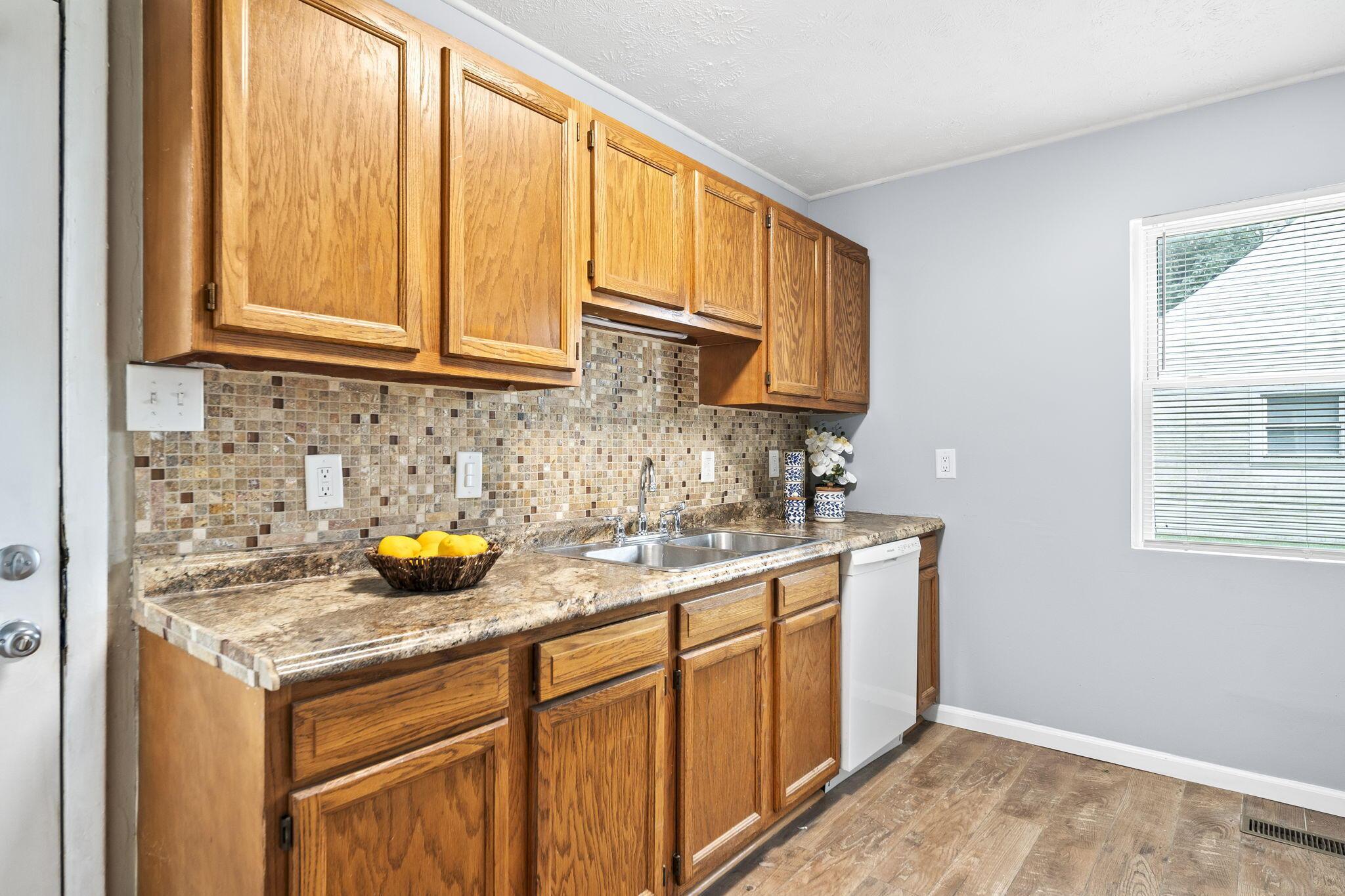 1000 Colgate Road Columbus, OH 43213 - Photo 8 of 22 Kitchen