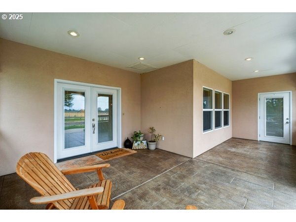 84634 Winesap Road Milton Freewater, OR 97862 - Photo 2 of 46 a room with furniture and window