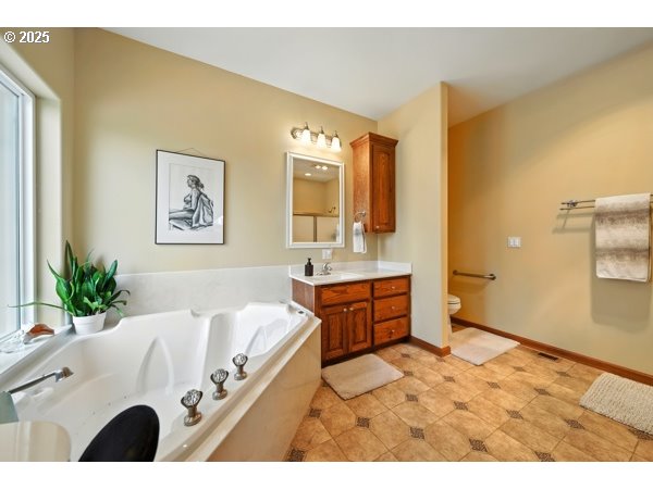 84634 Winesap Road Milton Freewater, OR 97862 - Photo 26 of 46 a spacious bathroom with a tub sink and mirror