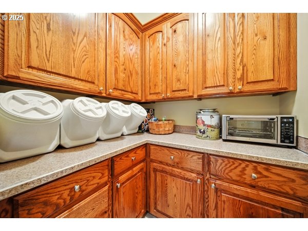 84634 Winesap Road Milton Freewater, OR 97862 - Photo 31 of 46 a kitchen with granite countertop cabinets and black appliances