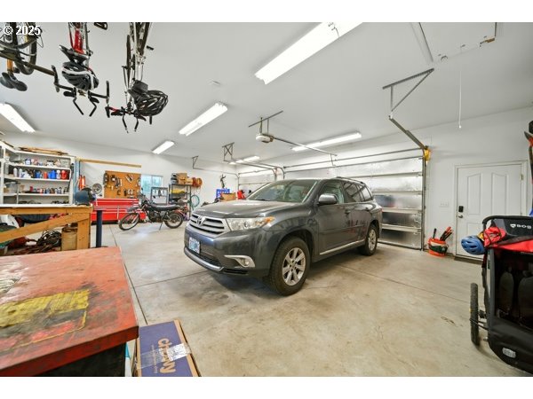 84634 Winesap Road Milton Freewater, OR 97862 - Photo 33 of 46 a view of a garage