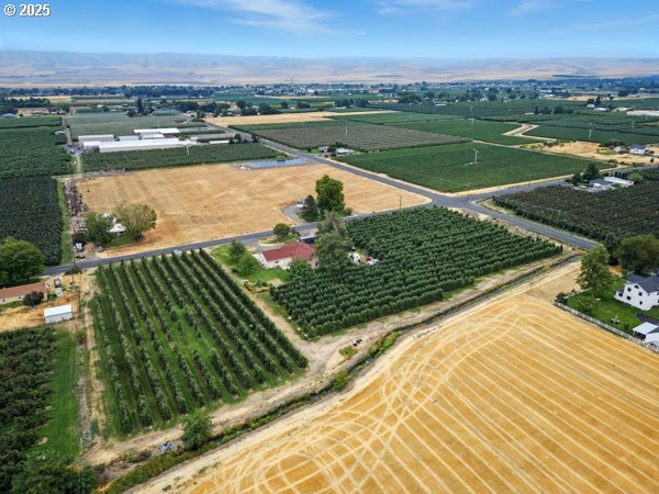 84634 Winesap Road Milton Freewater, OR 97862 - Photo 39 of 46 a view of a city and an ocean view