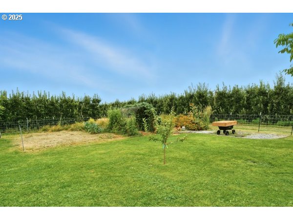 84634 Winesap Road Milton Freewater, OR 97862 - Photo 41 of 46 a backyard of a house with table and chairs