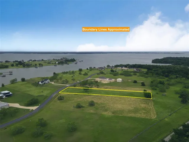 a view of a tennis court