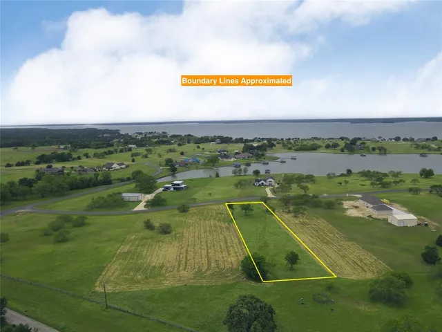 a view of a tennis court