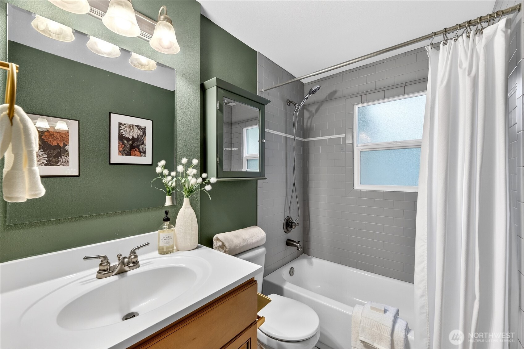 9047 37th Avenue Southwest Seattle, WA 98126 - Photo 13 of 20