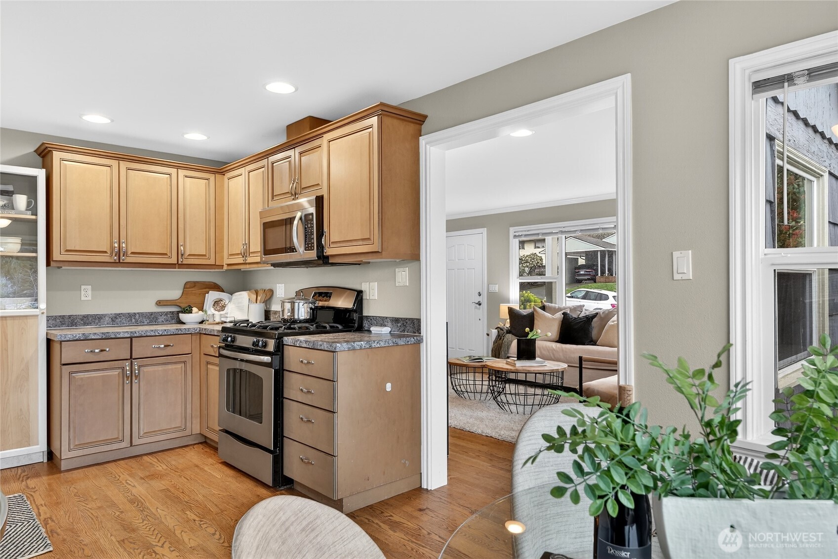 9047 37th Avenue Southwest Seattle, WA 98126 - Photo 6 of 20