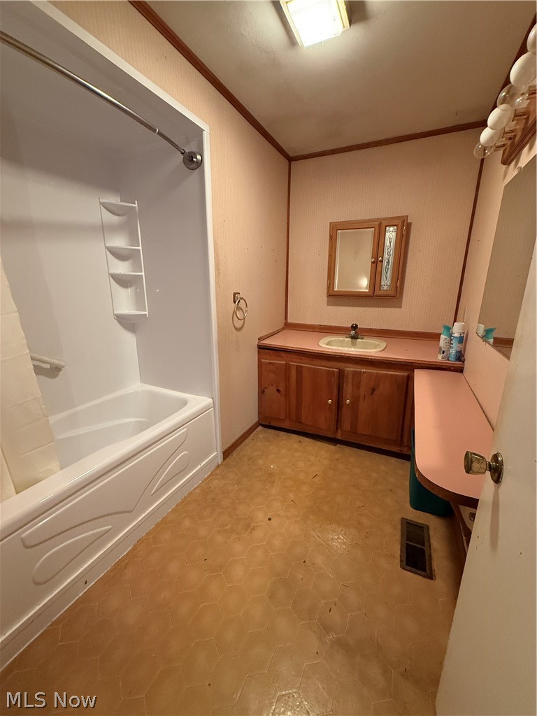 7004 Roe Boulevard Madison, OH 44057 - Photo 9 of 13