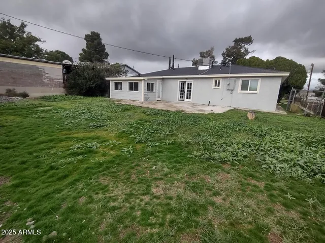 a view of a house with a backyard