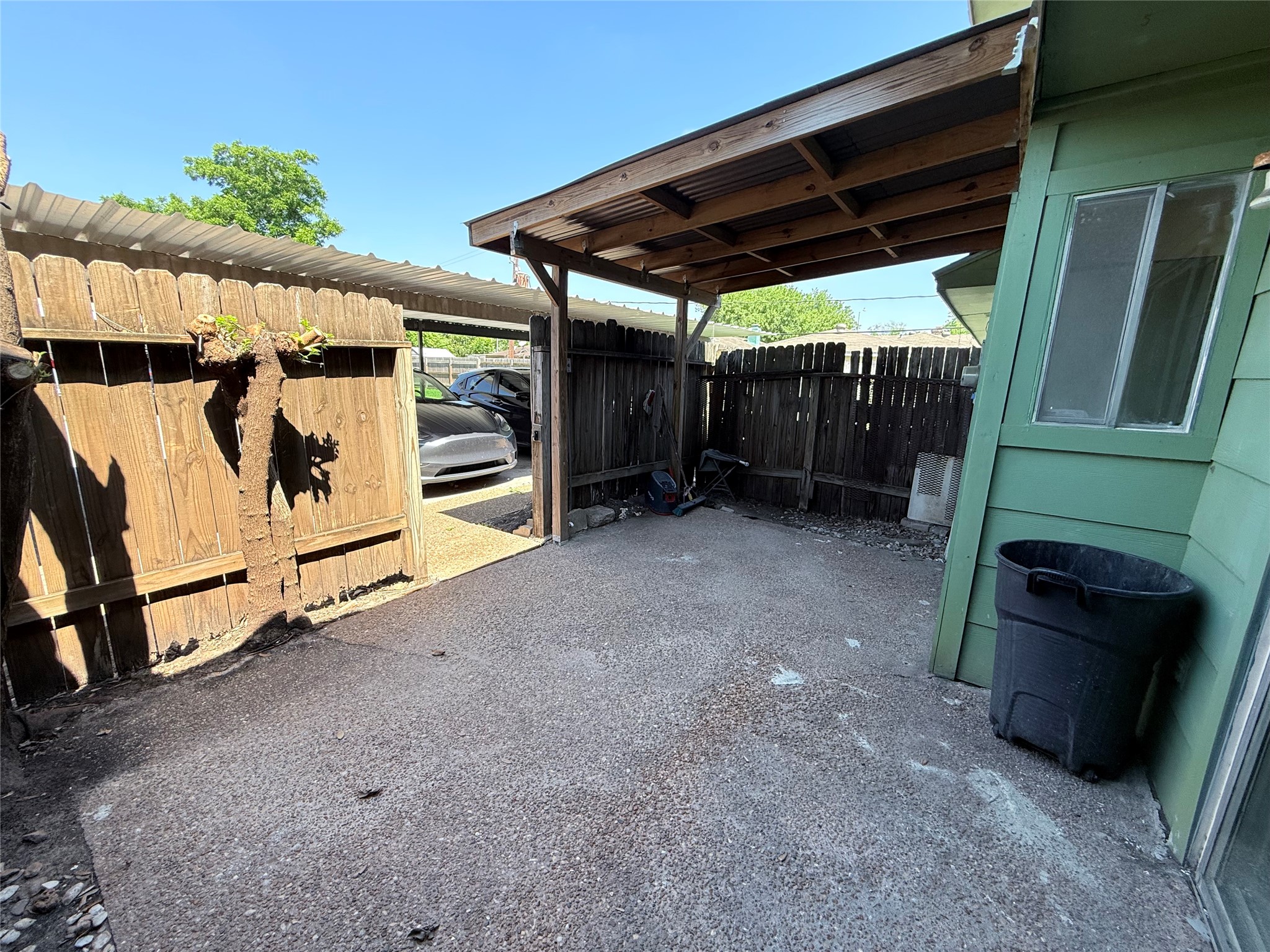 7789 Cook Road Houston, TX 77072 - Photo 4 of 18 a view of a car garage