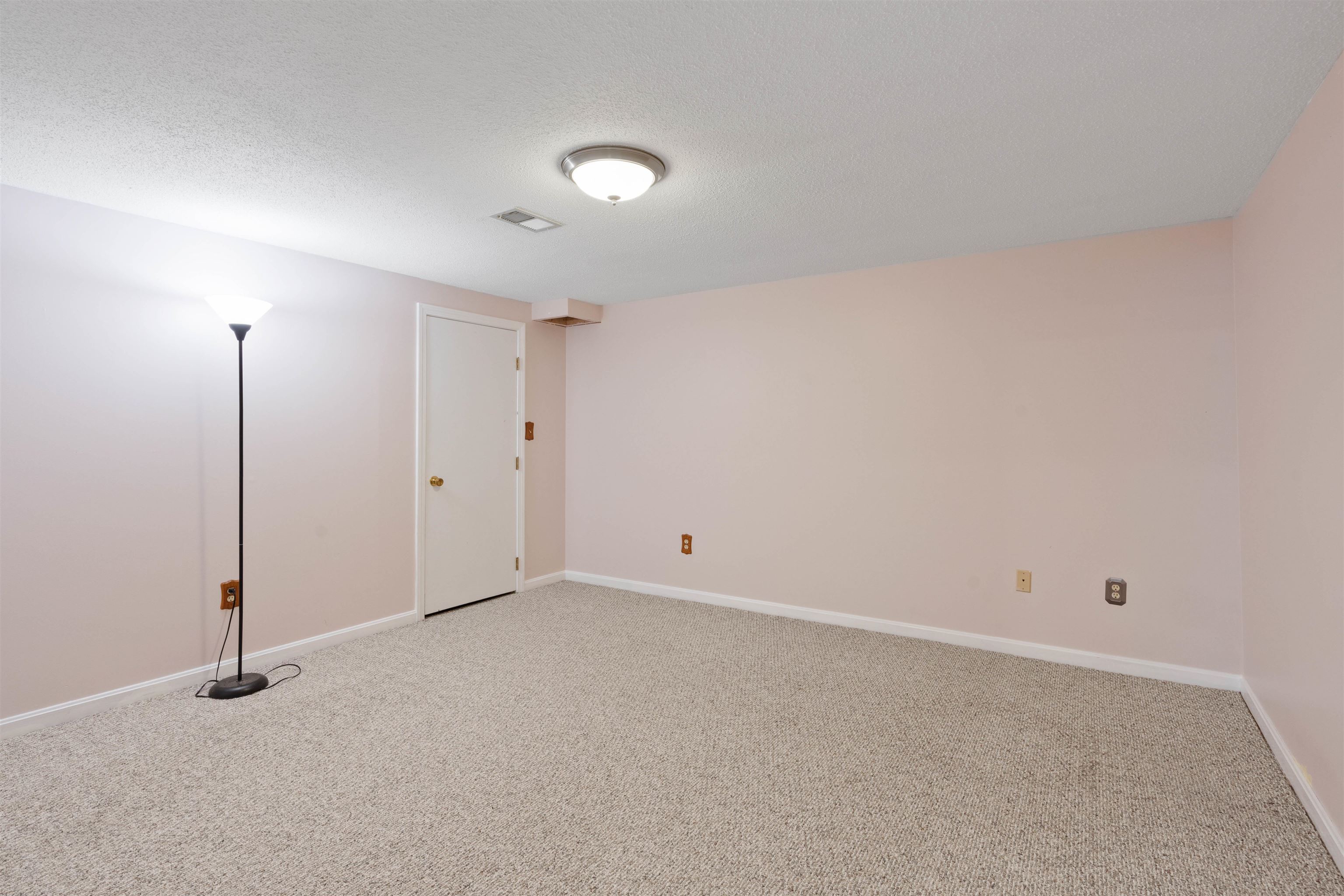 1555 Bodwell Road, Unit 63 Manchester, NH 03109 - Photo 23 of 32