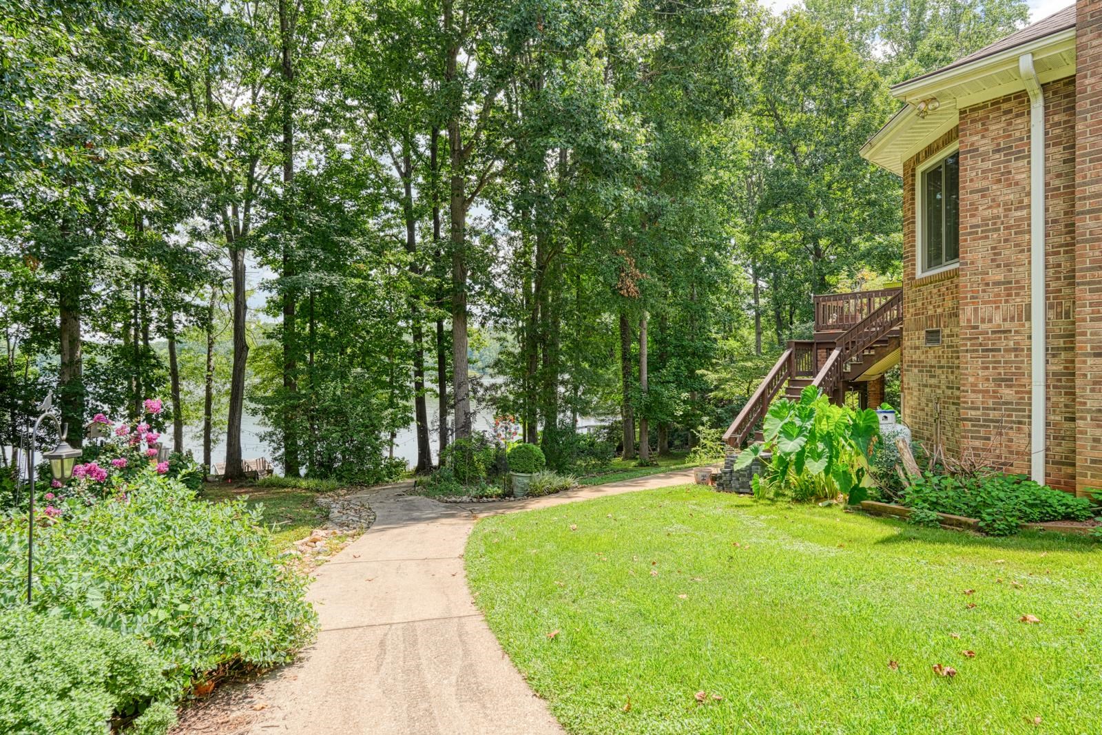 335 Hillcove Point Wellford, SC 29385 - Photo 38 of 50