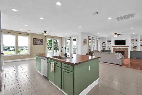 $364,500 | 1923 Elkington Circle, Conroe, TX 77304