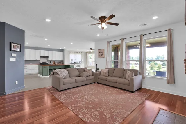 $380,000 | 1923 Elkington Circle, Conroe, TX 77304