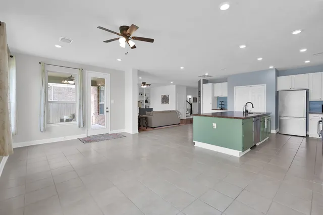 $380,000 | 1923 Elkington Circle, Conroe, TX 77304