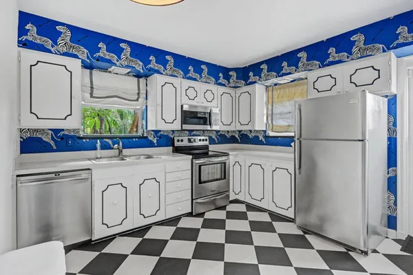 $6,200 | 240 Oleander Avenue, Unit 244, Palm Beach, FL 33480