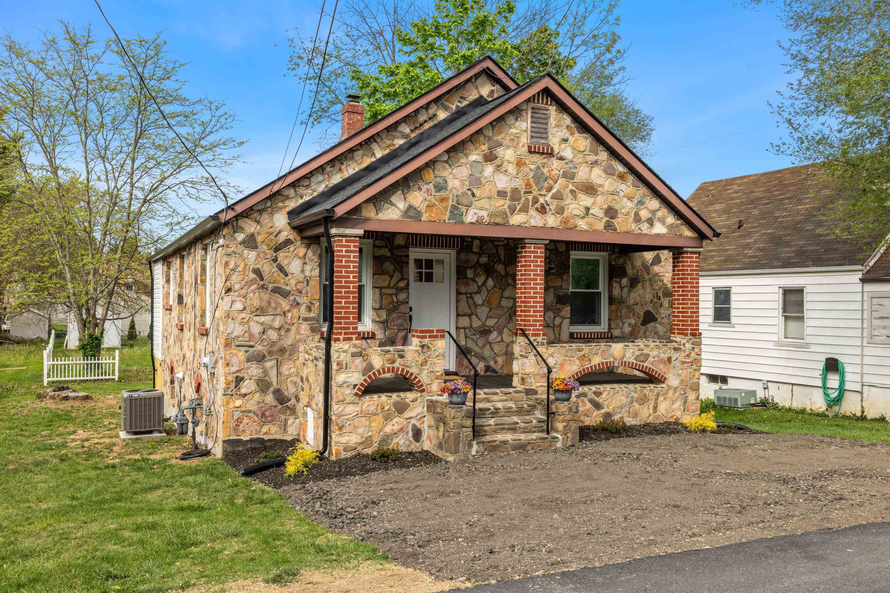 9 Celebrity Lane Fishersville, VA 22939 - Photo 4 of 47 Gallery Image 4