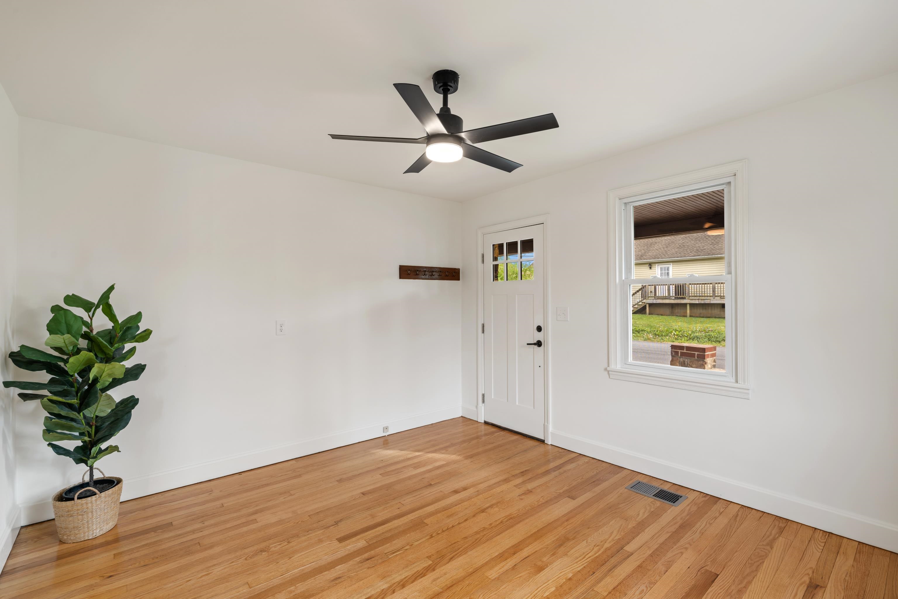 9 Celebrity Lane Fishersville, VA 22939 - Photo 6 of 47 Gallery Image 6
