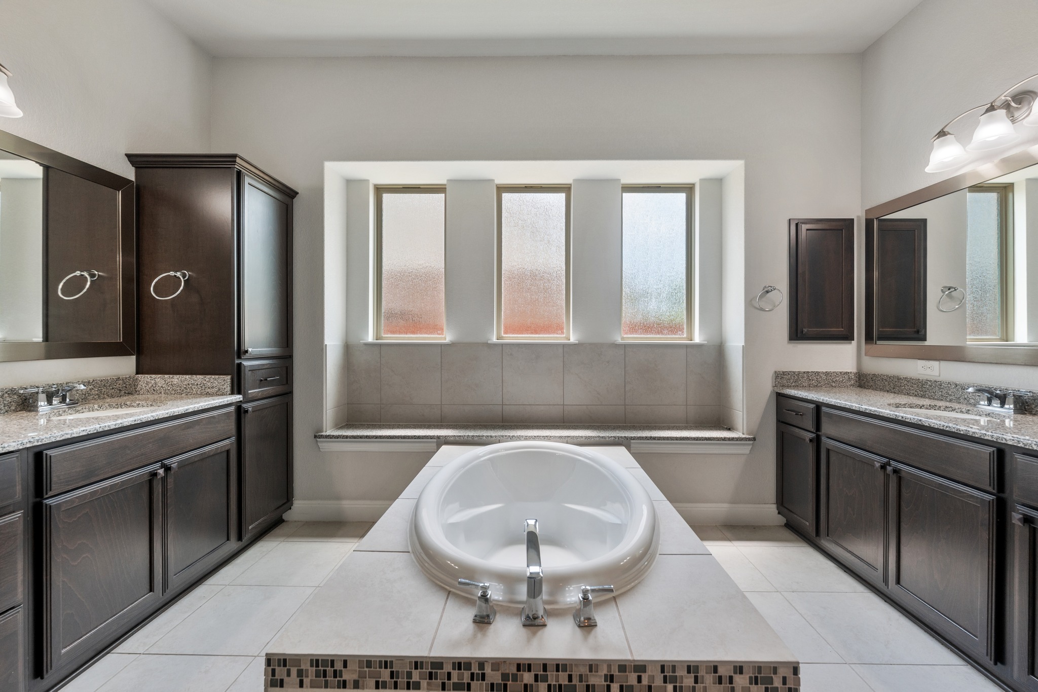 2709 Steece Way Leander, TX 78641 - Photo 30 of 39 a spacious bathroom with a toilet a sink and a bathtub