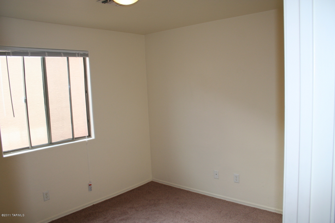 8383 East Sarnoff Ridge Loop Tucson, AZ 85710 - Photo 12 of 17