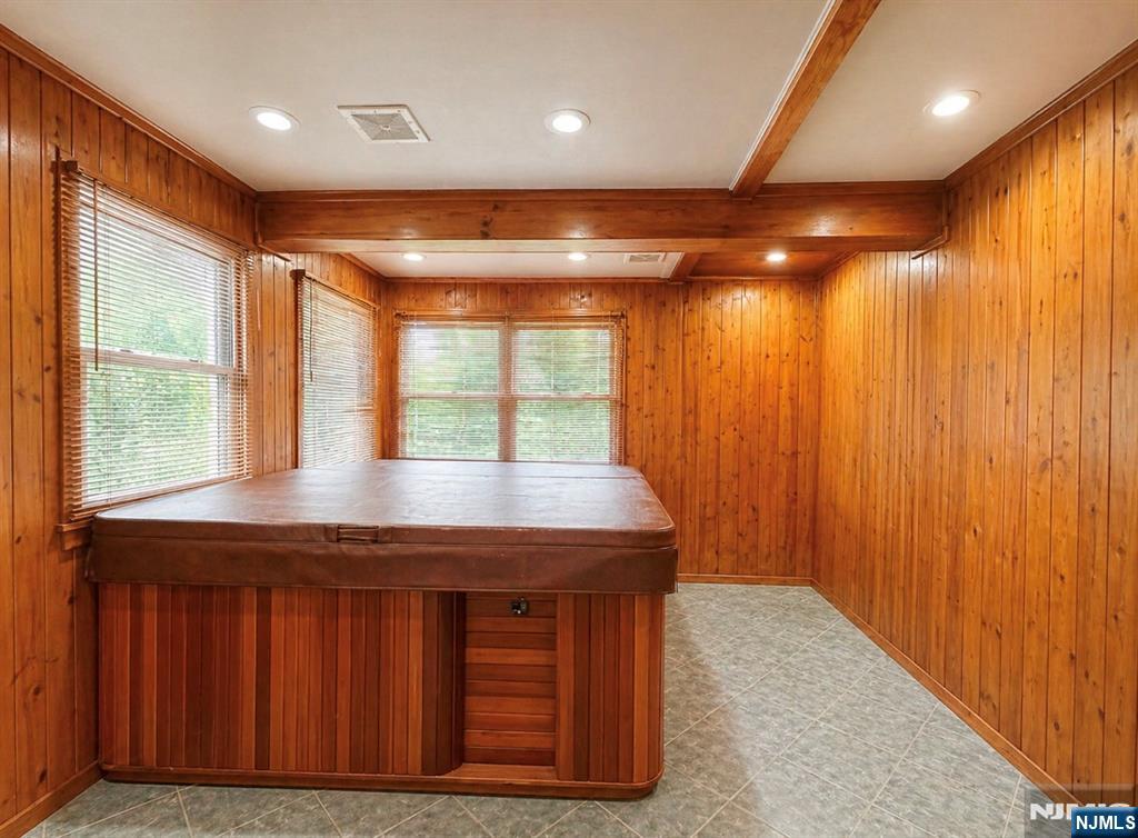 274 Seton Hall Drive Paramus, NJ 07652 - Photo 20 of 26