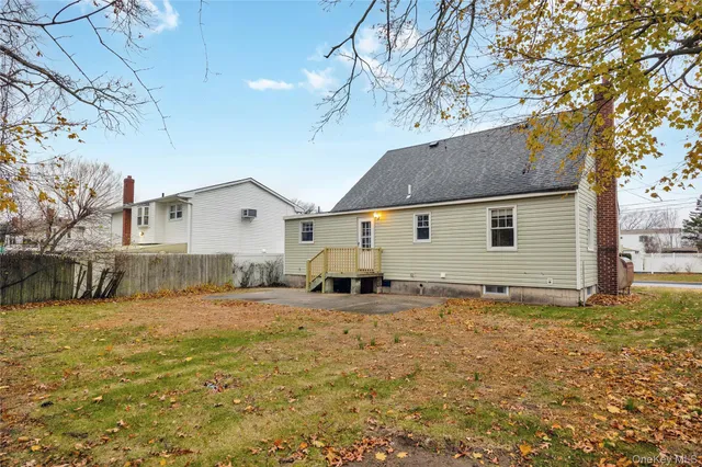 a house view with a outdoor space