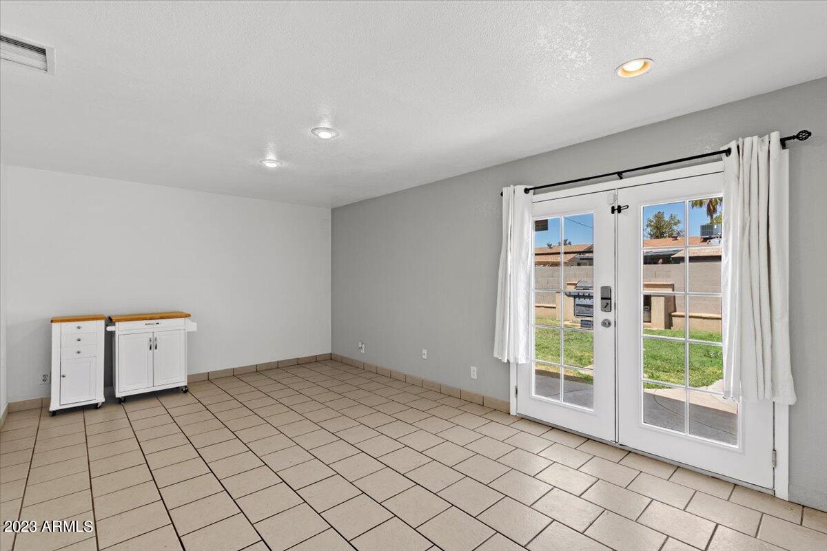 4104 West Griswold Road Phoenix, AZ 85051 - Photo 11 of 25 11-Arizona Room