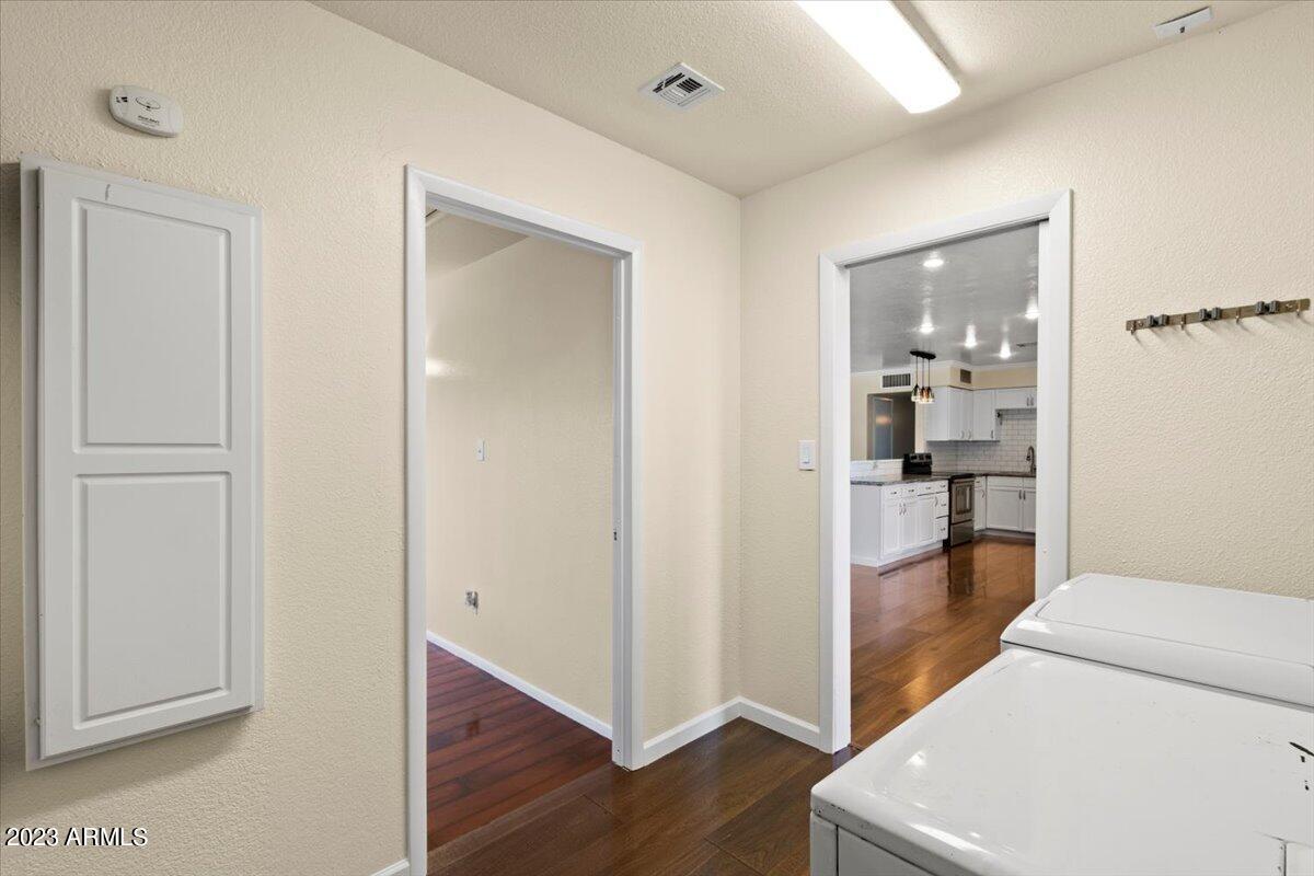 4104 West Griswold Road Phoenix, AZ 85051 - Photo 20 of 25 22-Laundry Room