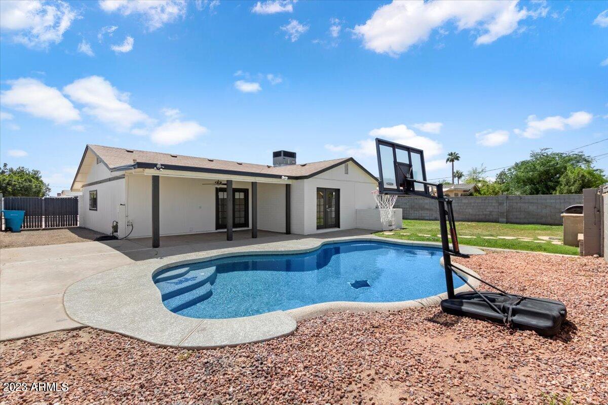 4104 West Griswold Road Phoenix, AZ 85051 - Photo 22 of 25 19-Pool
