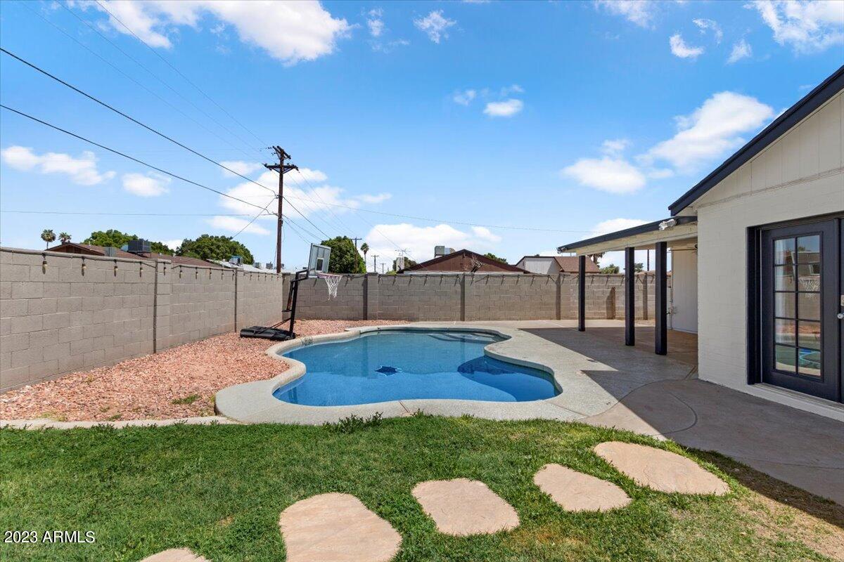 4104 West Griswold Road Phoenix, AZ 85051 - Photo 23 of 25 20-Pool