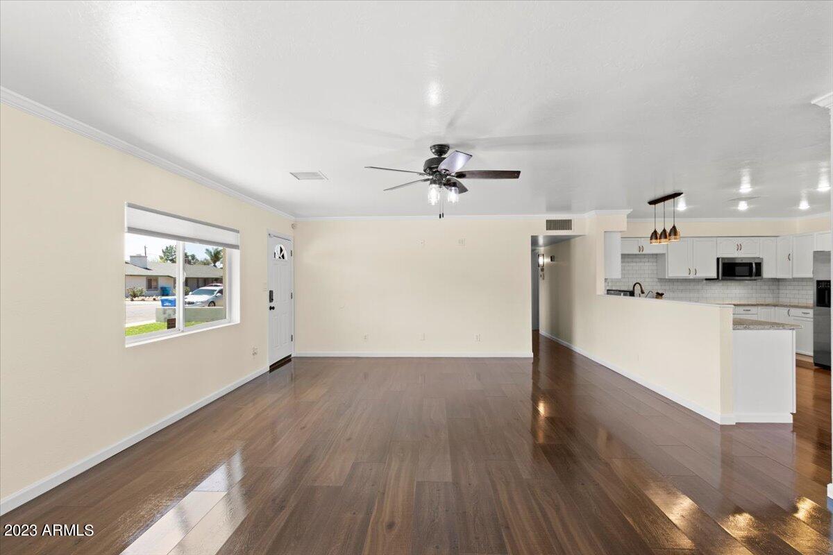 4104 West Griswold Road Phoenix, AZ 85051 - Photo 4 of 25 04-Living Room