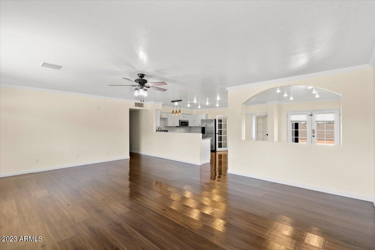 4104 West Griswold Road Phoenix, AZ 85051 - Photo 5 of 25 05-Living Room