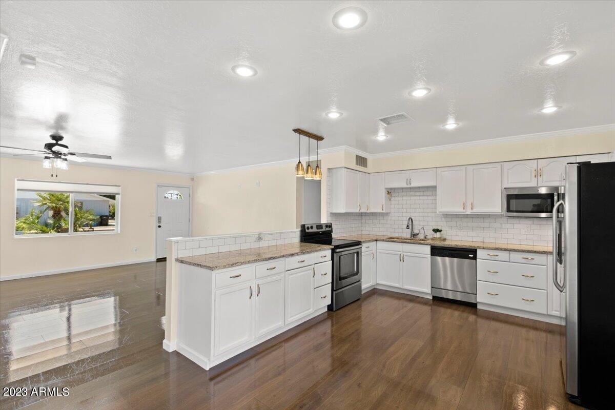 4104 West Griswold Road Phoenix, AZ 85051 - Photo 6 of 25 06-Kitchen