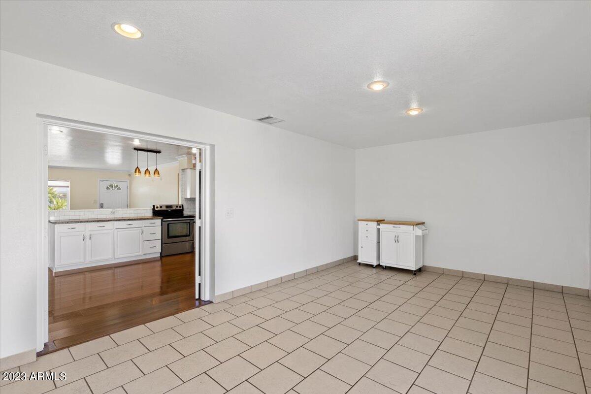 4104 West Griswold Road Phoenix, AZ 85051 - Photo 10 of 25 10-Arizona Room