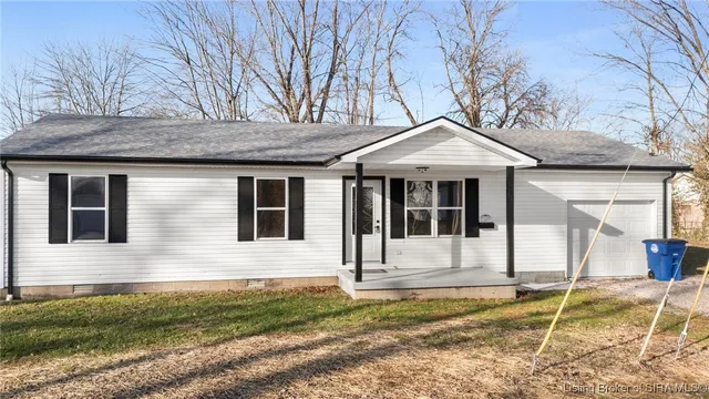 $178,000 | 230 South 4th Street, Austin, IN 47102