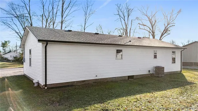 $178,000 | 230 South 4th Street, Austin, IN 47102