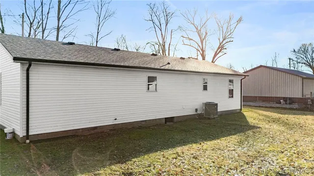 $178,000 | 230 South 4th Street, Austin, IN 47102