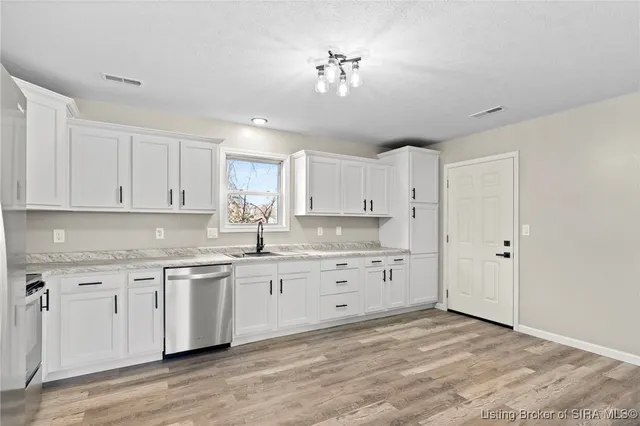 $178,000 | 230 South 4th Street, Austin, IN 47102