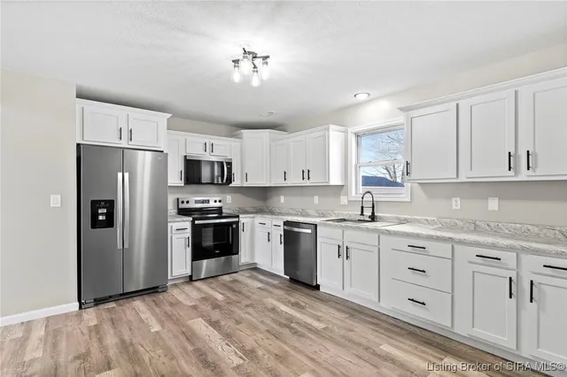 $178,000 | 230 South 4th Street, Austin, IN 47102