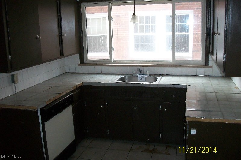 13702 Cedar Road Cleveland, OH 44118 - Photo 5 of 7